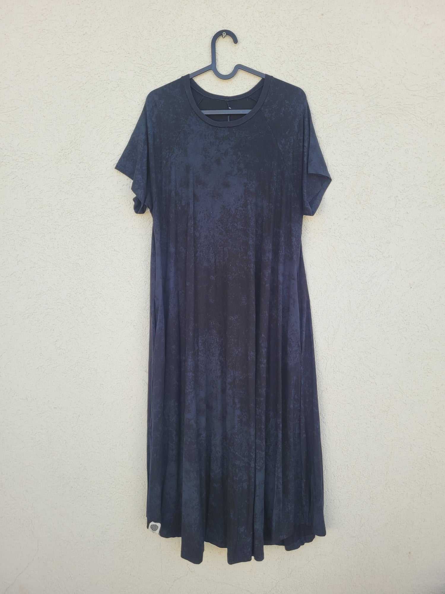 שמלת מקסי בשחור-אפור