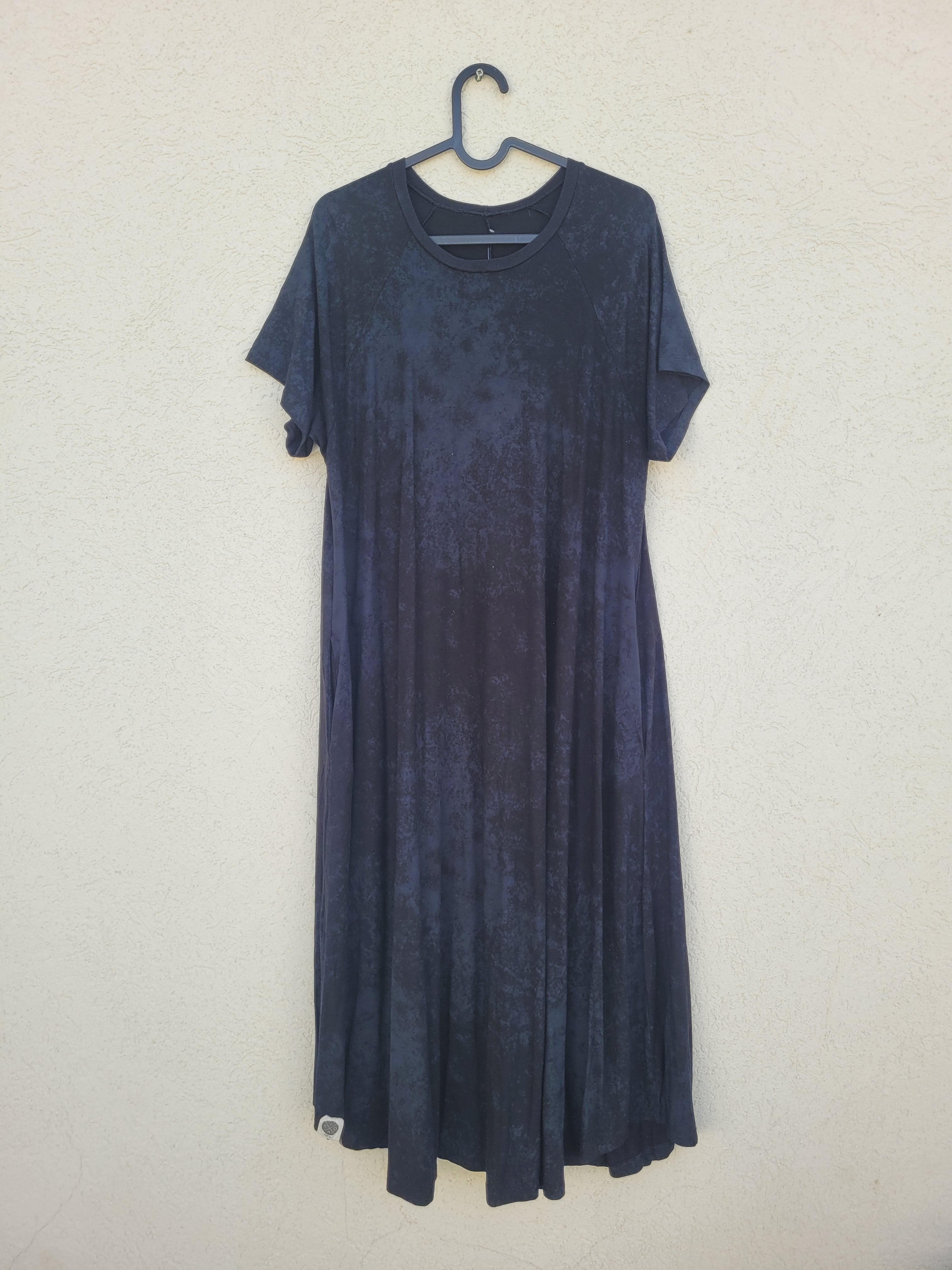 שמלת מקסי בשחור-אפור