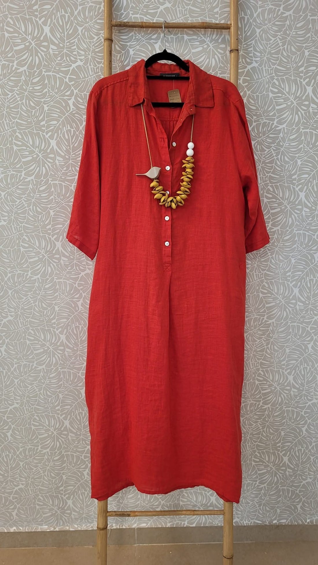 שמלת פשתן אדומה