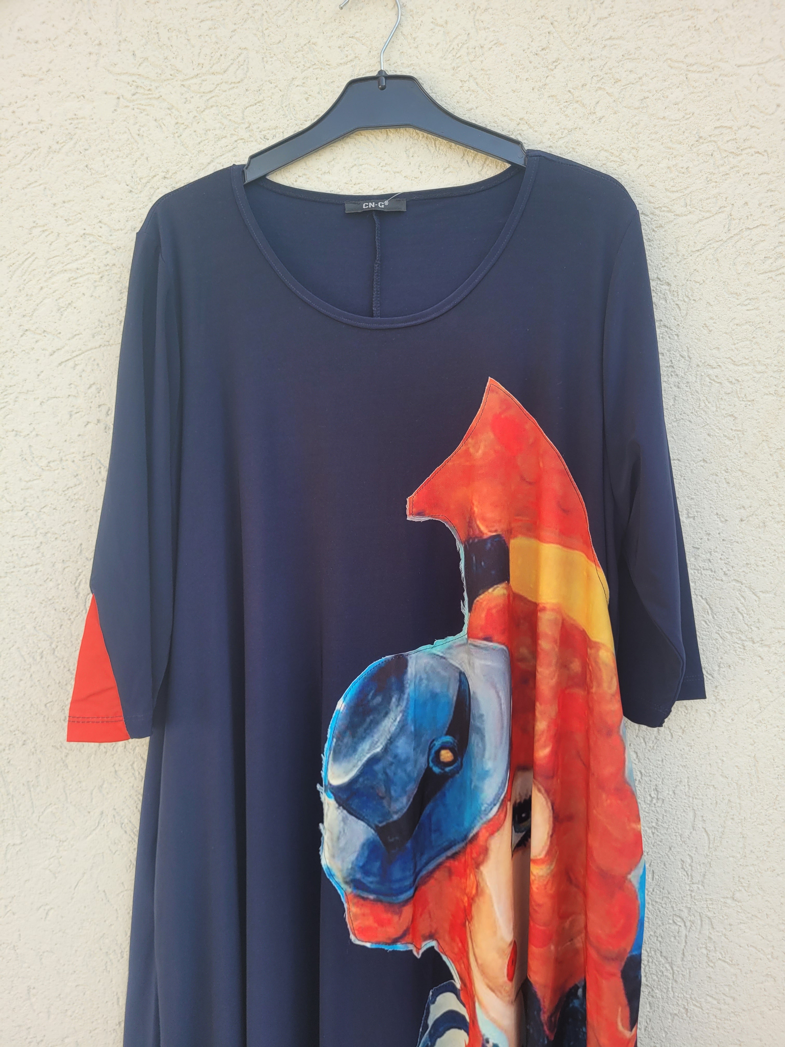 שמלת מקסי כחולה בהדפס אישה