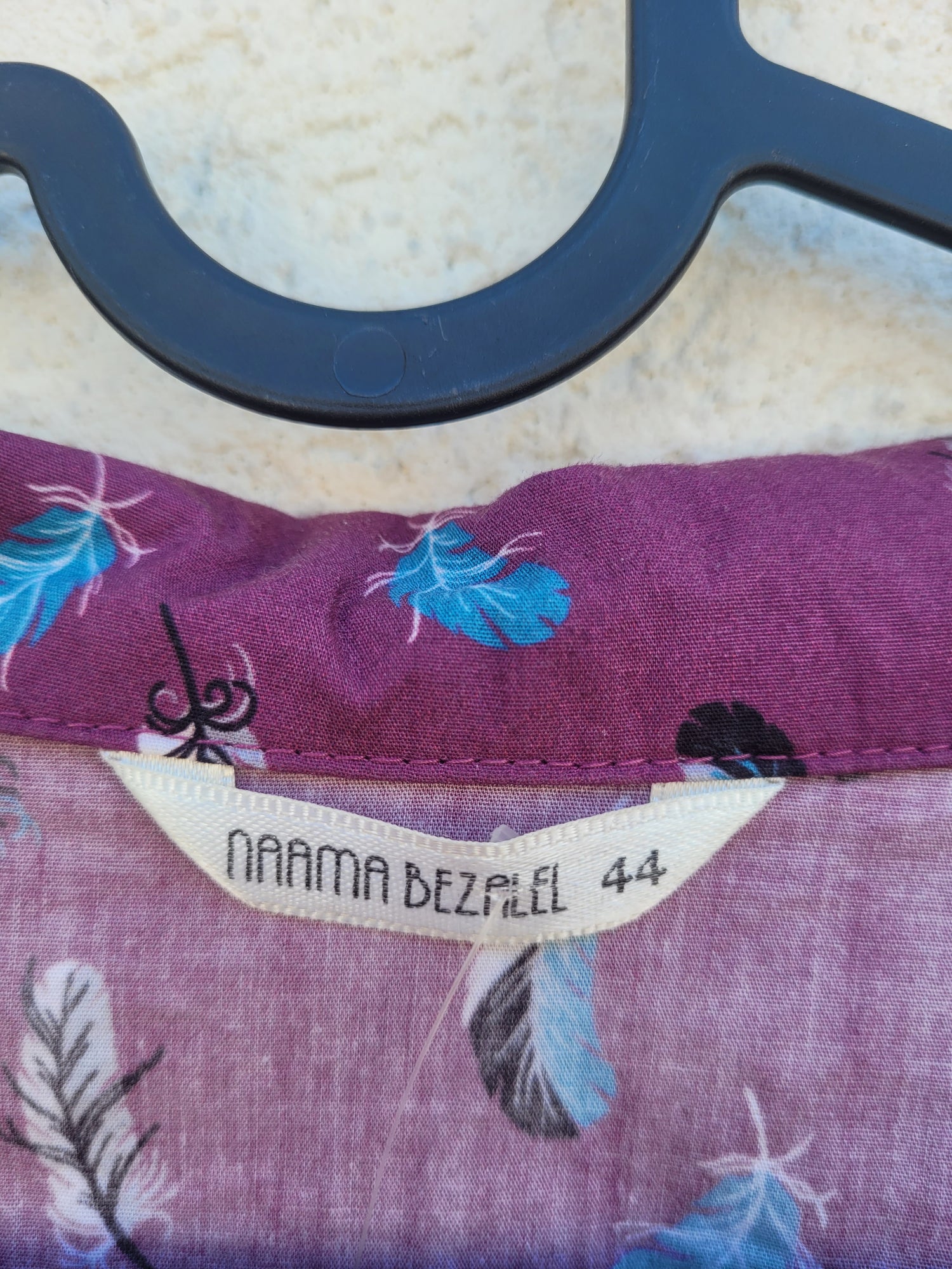 חולצה מכופתרת צווארון מעודן