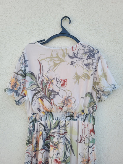 שמלת מקסי פרחונית בגזרת מעטפת