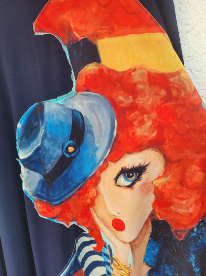 שמלת מקסי כחולה בהדפס אישה