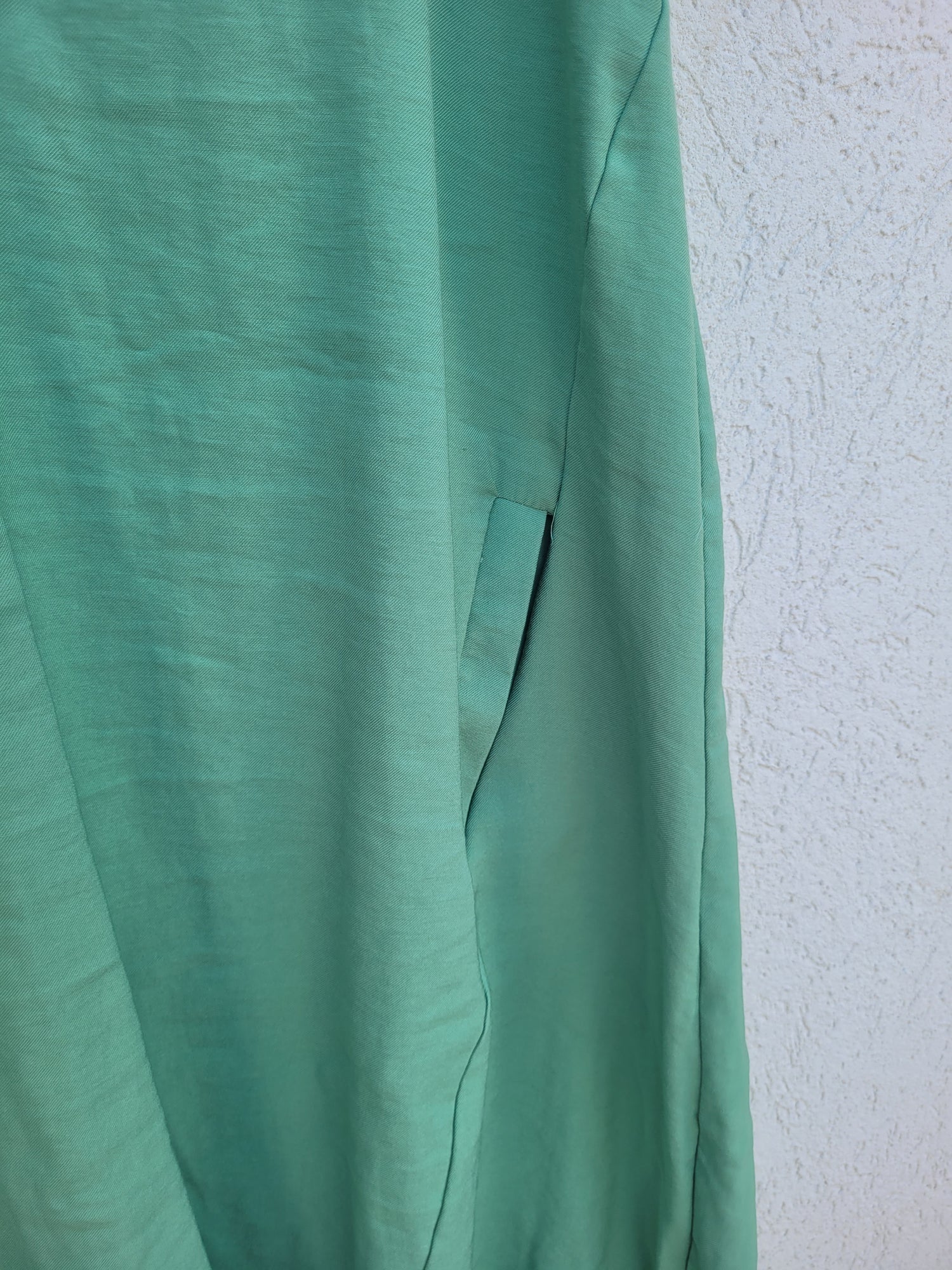 שמלת מידי ירוקה עם כיסים