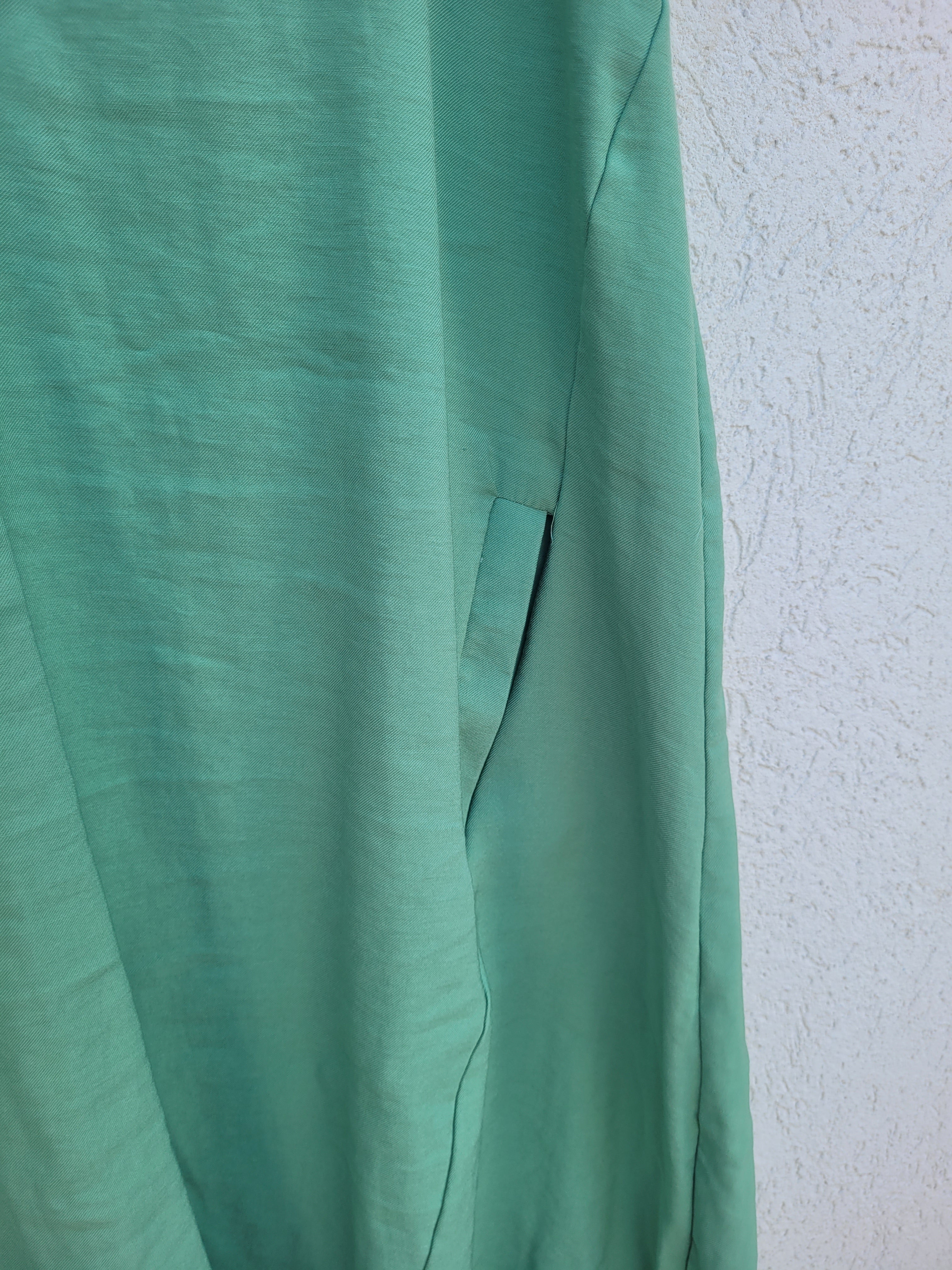 שמלת מידי ירוקה עם כיסים