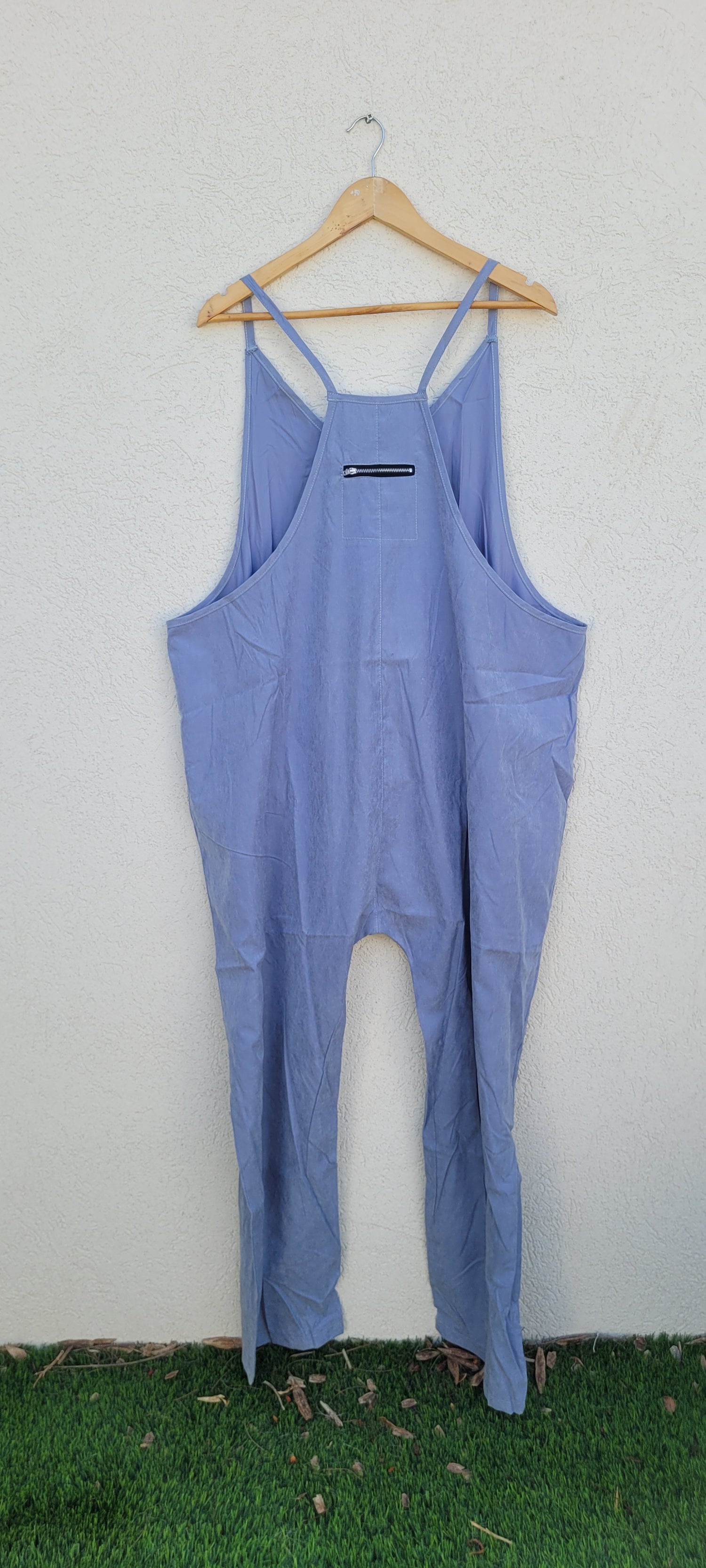 אוברול בגזרת שקי תכלת מבד עם מגע משי