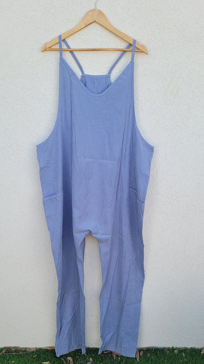 אוברול בגזרת שקי תכלת מבד עם מגע משי