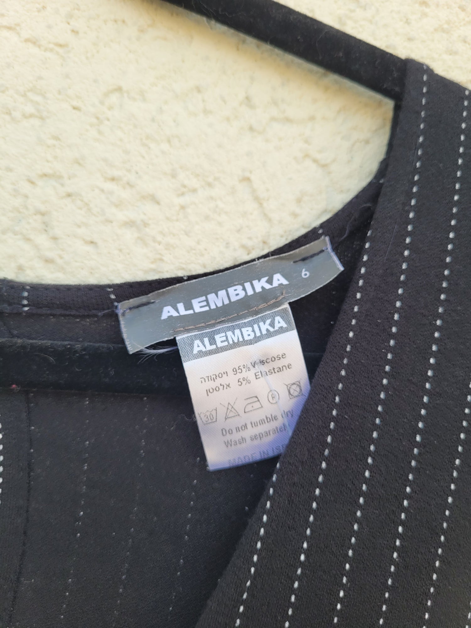 אוברול שחור עם פסים לבנים