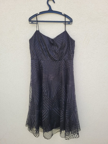 שמלת ערב שחורה בגזרה A