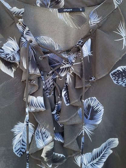 חולצת שיפון נוצות